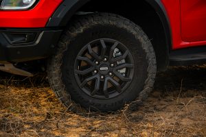 Ngoai That Ford Ranger Raptor Red 14
